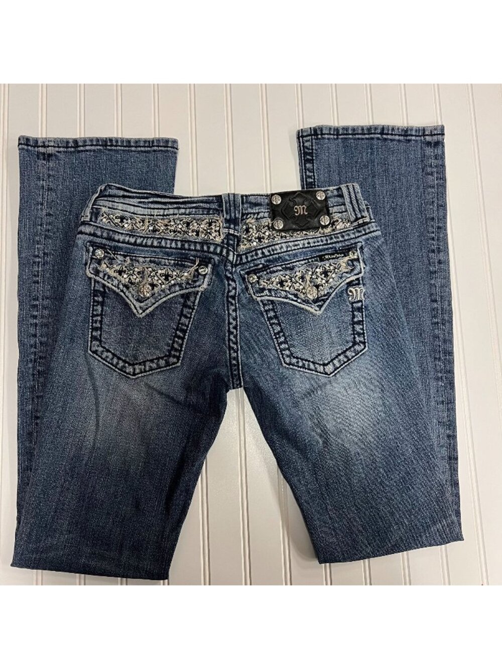 Miss Me Low-Rise Slim Boot Cut Jeans Beaded Pockets Blue Size 28 (JP6151B)
